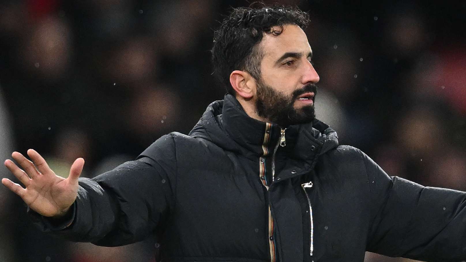 探讨足球在 探讨足球在