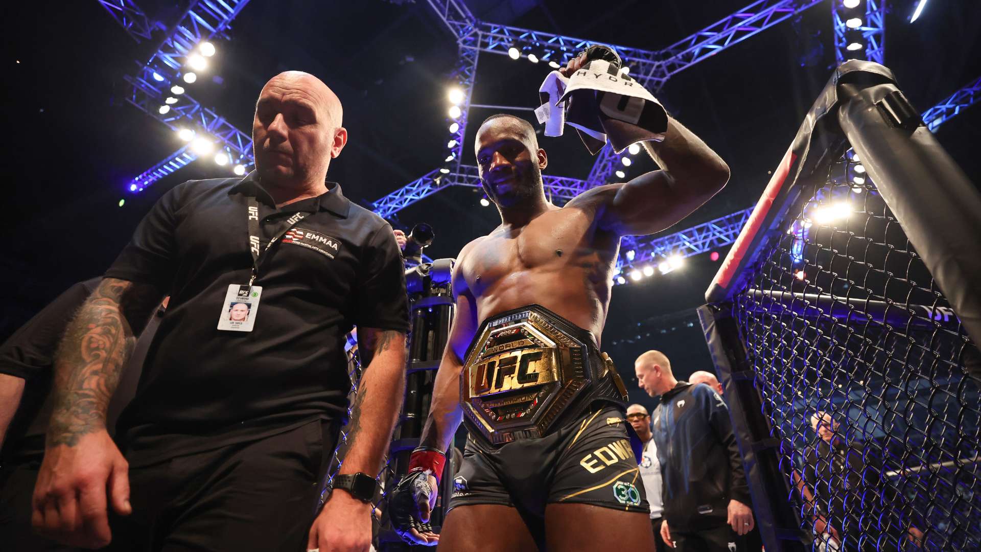 管理层对他 管理层对他